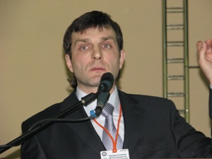 Константин Новиков показывает примеры результатов